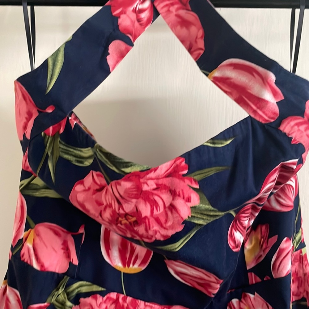 Floral cris cross wiggle dress worn 2-4 times and dry cleaned.   Like new!